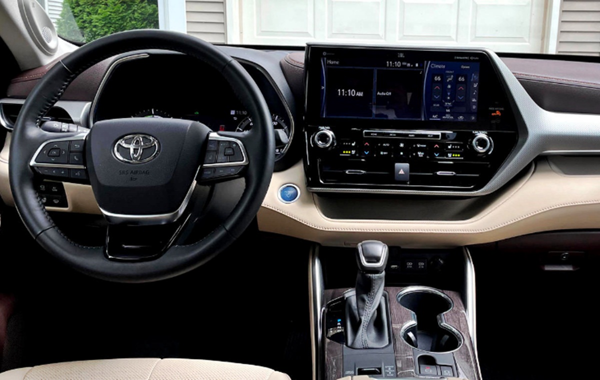 2023 Toyota grand highlander interior