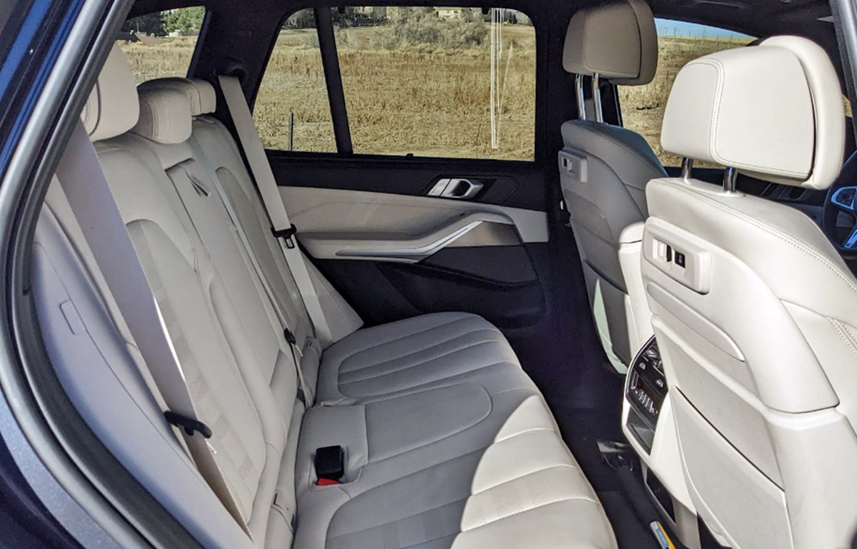 2023 BMW x5 interior